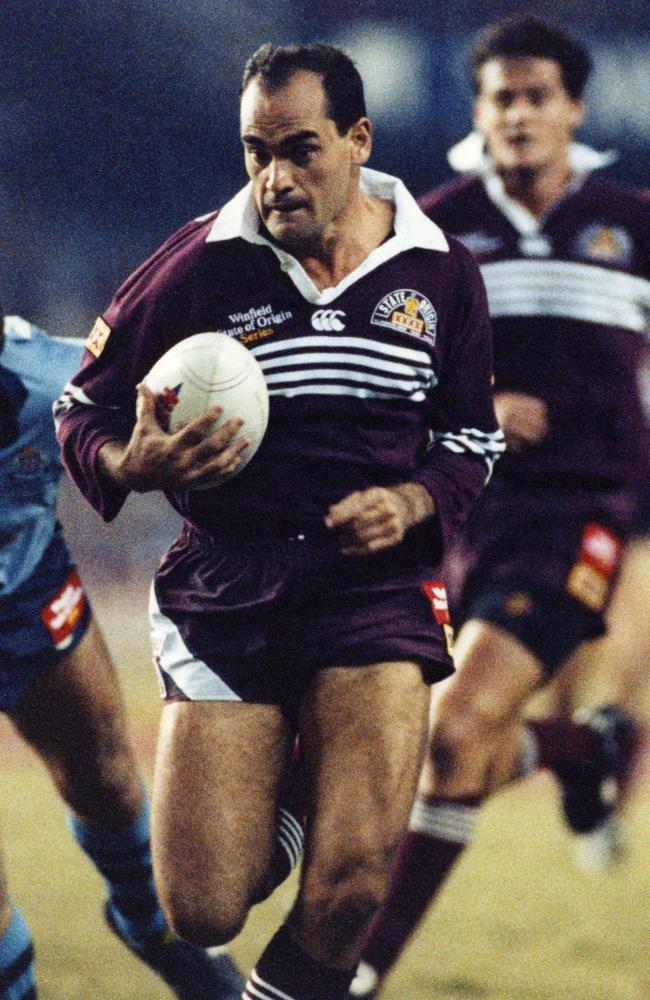 Game two of the rugby league State of Origin series, Queensland vs New South Wales at Sydney Football Stadium. Queensland won 5-4 after Allan Langer kicked a field goal in the last moments. Maroons' Dale Shearer in action.