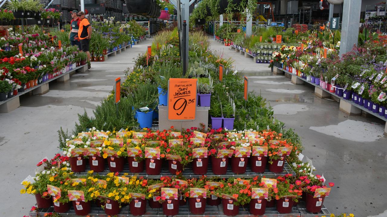 Handwritten signs at Bunnings and staff in their adverts gives off an air of value. Picture: NCA NewsWire / Rebecca LeMay