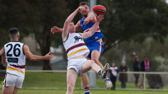 Doncaster East’s Sam Rowe left the field early through injury. Picture: Geoff Klep