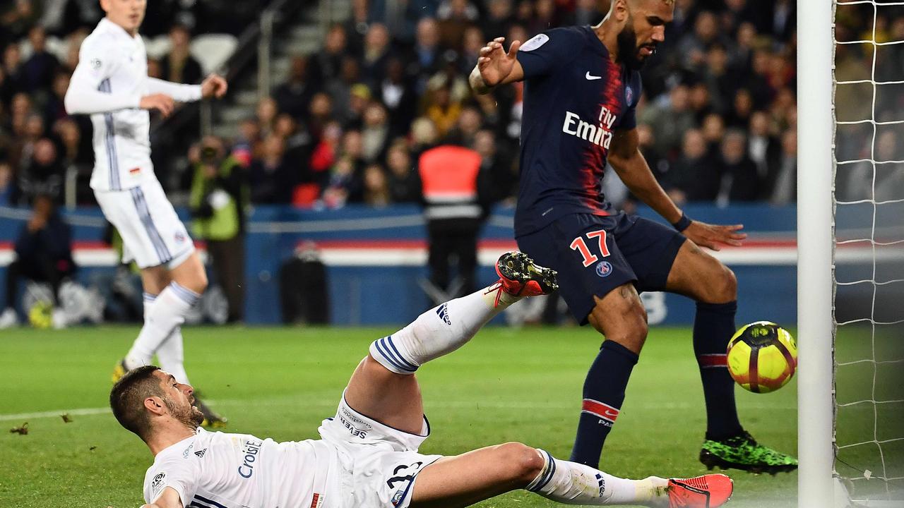 Paris Saint-Germain's Cameroonian forward Eric Choupo-Moting (R) fails to score