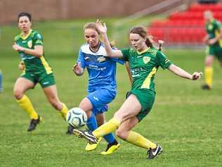 IN ACTION: South West Queensland Thunder player Emma Jackson (left) moves to shut down Mitchelton opponent Georgia Buchanan. Picture: Nev Madsen