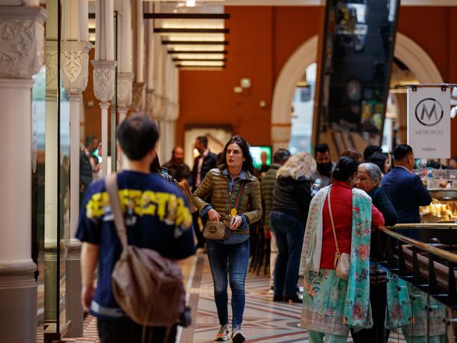 SYDNEY, AUSTRALIA - NewsWire Photos OCTOBER 15, 2024: CommBank releases its monthly household spending index for September, giving an indication of how Aussies are spending their money. Spending shopping shops Picture: NewsWire / Nikki Short