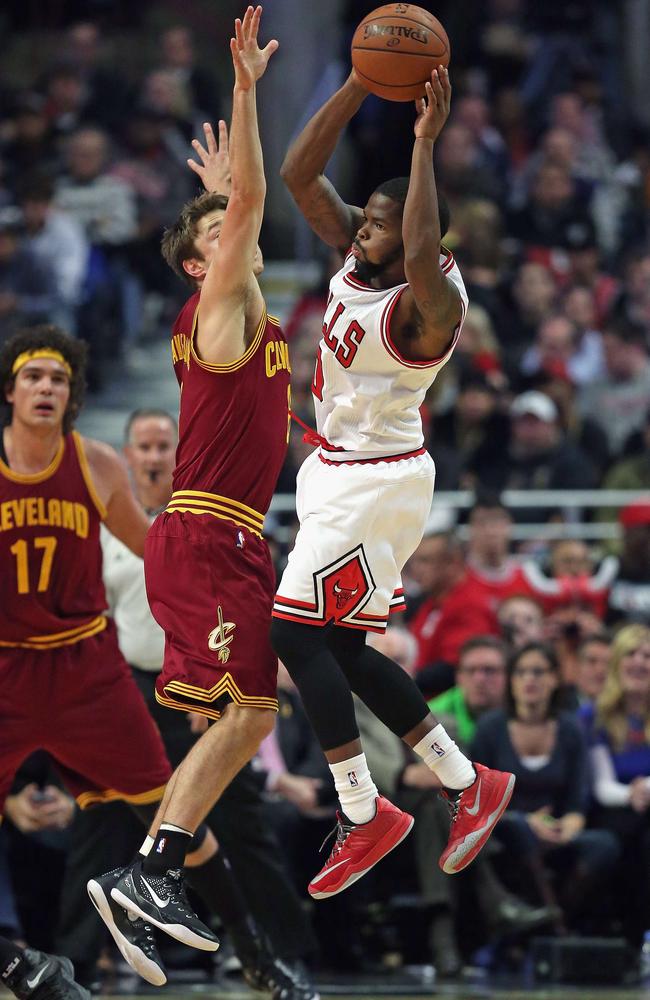 Matthew Dellavedova (left) got plenty of opportunities against the Chicago Bulls due to his defensive prowess.