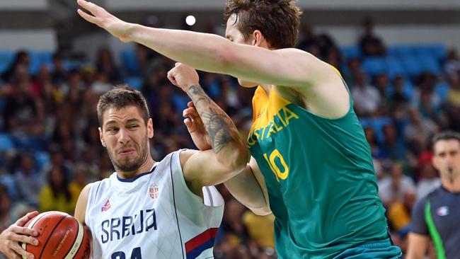 Australia's forward Cameron Bairstow (R) defends against Serbia's guard Stefan Jovic during a Men's round Group A basketball match between Serbia and Australia at the Carioca Arena 1 in Rio de Janeiro on August 8, 2016 during the Rio 2016 Olympic Games. / AFP PHOTO / Andrej ISAKOVIC