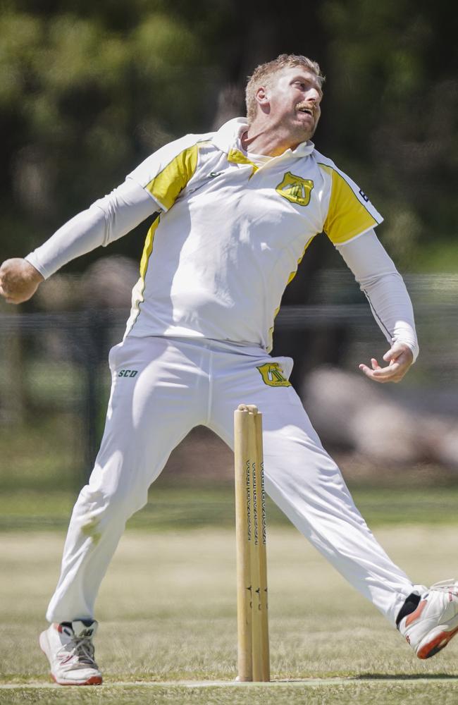 Corey De Bruyn bowling for Tootgarook. Picture: Valeriu Campan