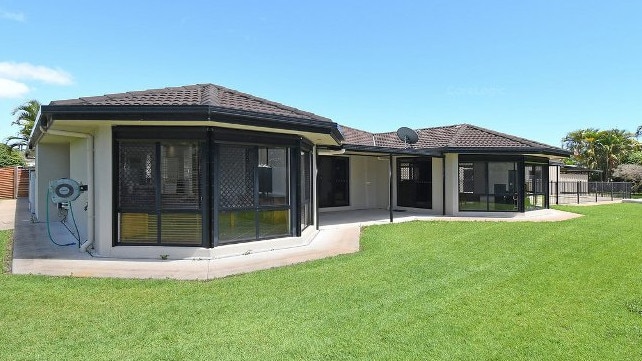 8 Norfolk Court, Kawungan.