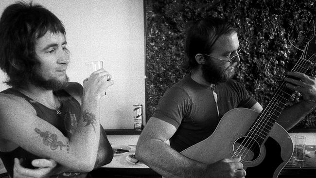 Bon Scott and Bruce Howe in the kitchen of their Woollahra home in the 1970s.