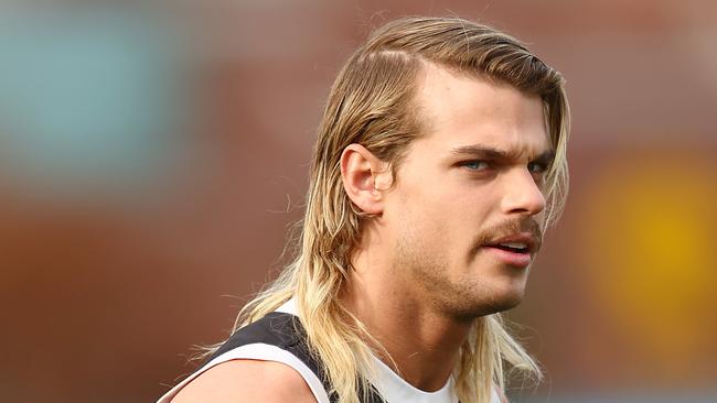 MELBOURNE, AUSTRALIA - JUNE 05: Bailey Smith of the Bulldogs looks on during a Western Bulldogs AFL training session at Whitten Oval on June 05, 2024 in Melbourne, Australia. (Photo by Graham Denholm/Getty Images)