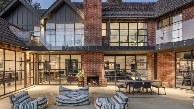 Tania Buckley has put her Toorak home up for sale with a more than $1m price cut compared to earlier in the year.