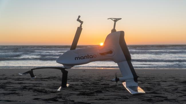 Manta5 has developer an electric bike that can plane across water.