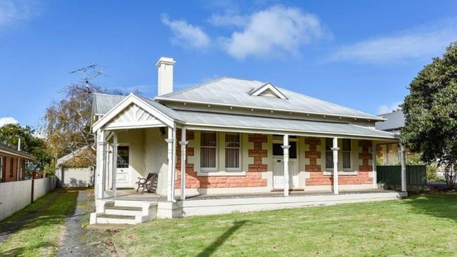 A four bedroom home at 19 Wallace St in Mount Gambier is being advertised for $310 a week. Picture: realestate.com.au