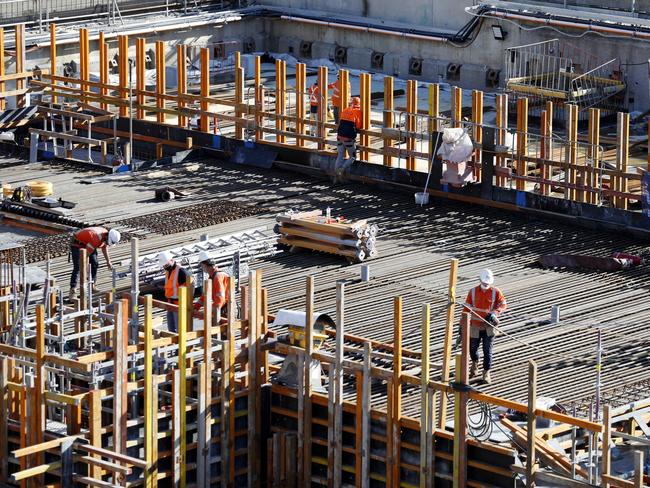 SYDNEY, AUSTRALIA - NewsWire Photos SEPTEMBER 16, 2021: Construction workers on-site in Millers Point on Thursday. Picture: NCA NewsWire / Nikki Short