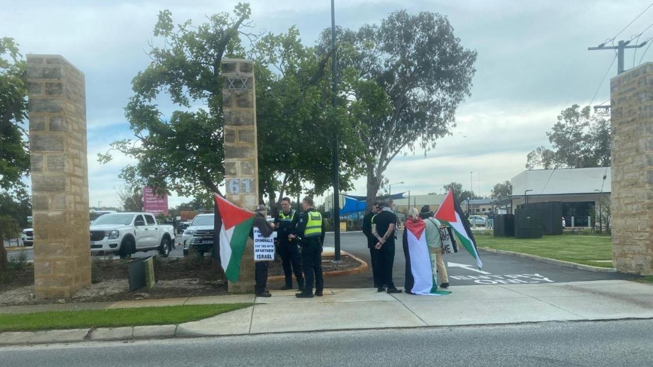 Pro-Palestine protest outside Jewish school