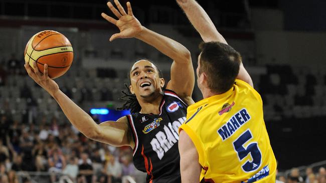 Daniel Dillon in action for South Dragons against Adelaide 36ers.