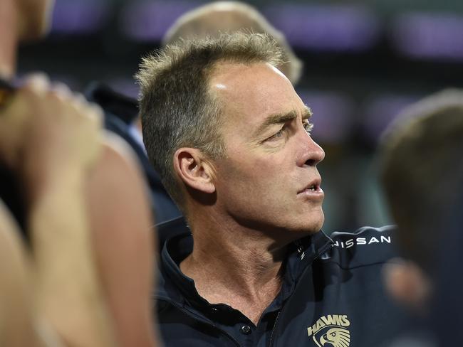 SYDNEY, AUSTRALIA - MAY 29: Hawks coach Alastair Clarkson speaks to his players during the round 11 AFL match between the Gold Coast Suns and the Hawthorn Hawks at Sydney Cricket Ground on May 29, 2021 in Sydney, Australia. (Photo by Albert Perez/AFL Photos/via Getty Images)