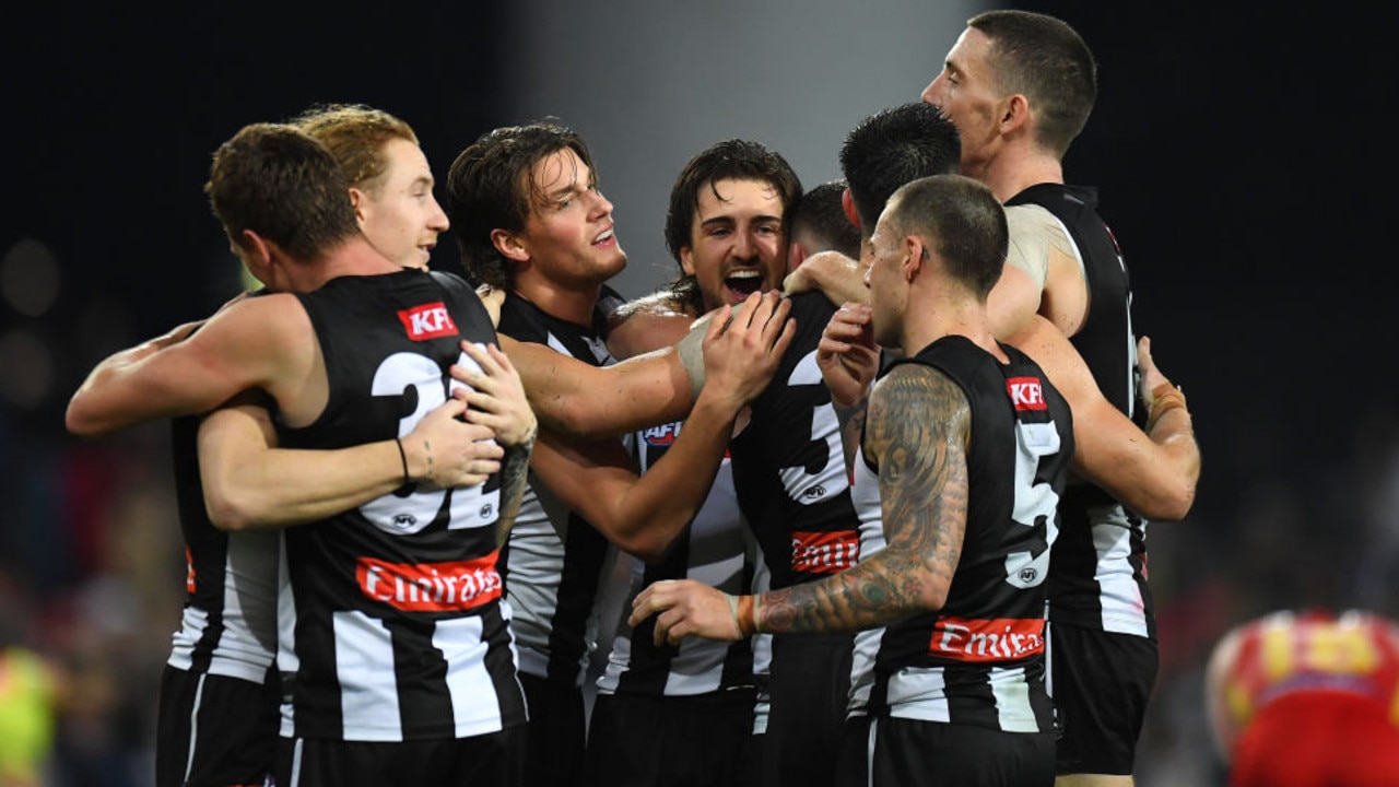 GOLD COAST, AUSTRALIA - JULY 02: Collingwood Magpies celebrate victory during the round 16 AFL match between the Gold Coast Suns and the Collingwood Magpies at Metricon Stadium on July 02, 2022 in Gold Coast, Australia. (Photo by Albert Perez/Getty Images)
