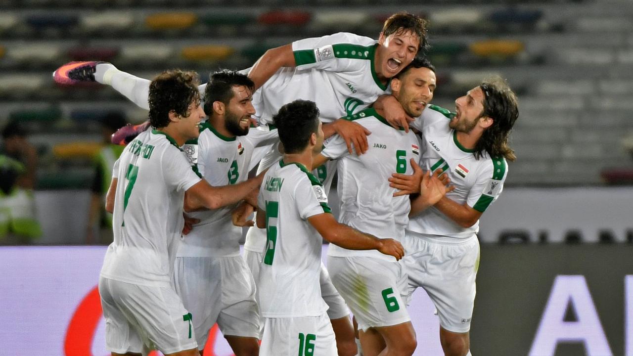 Iraq's defender Ali Adnan (2nd-R) celebrates. (Photo by Khaled DESOUKI / AFP)