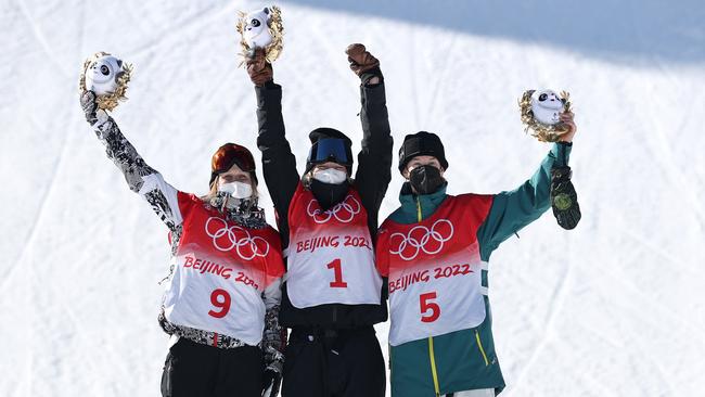 Tess Coady (R) claimed Australia’s first medal of the Games. Picture: Maja Hitij/Getty Images)