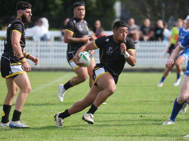 St Dominic's College (Blue) v Bass Hill HS. Picture: Tim Hunter.