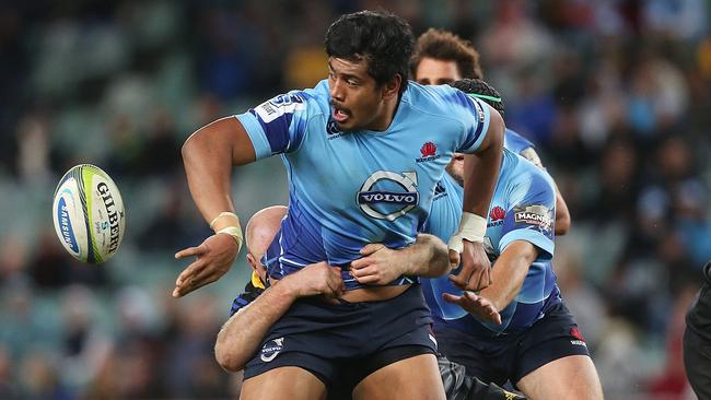 SYDNEY, AUSTRALIA - MAY 03: Will Skelton of the Waratahs offloads in the tackle during the round 12 Super Rugby match between the Waratahs and the Hurricanes at Allianz Stadium on May 3, 2014 in Sydney, Australia. (Photo by Mark Metcalfe/Getty Images)