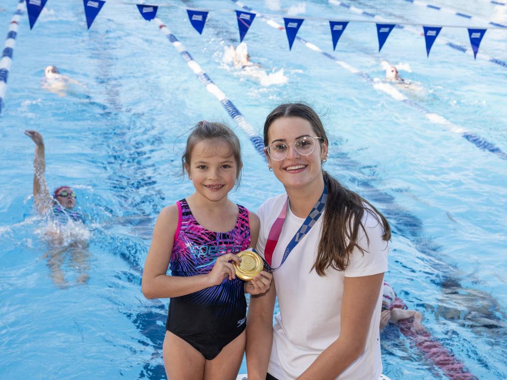 Maddi Daniel and three-time gold medallist Kaylee McKeown at Pioneer Swimming Pool. Picture: Michaela Harlow