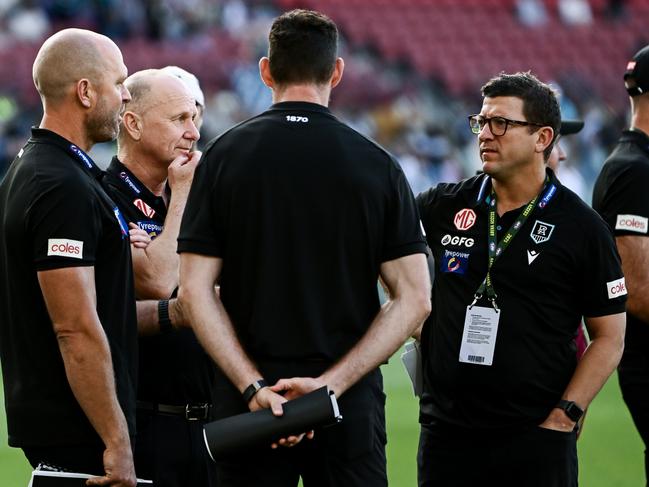Ken Hinkley and Josh Carr chat with other Power assistants. Picture: Mark Brake/Getty Images