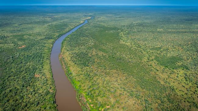 Abundant surface water at Aroona Station is offered by extensive river and creek systems including the Flora River and Mathison Creek.