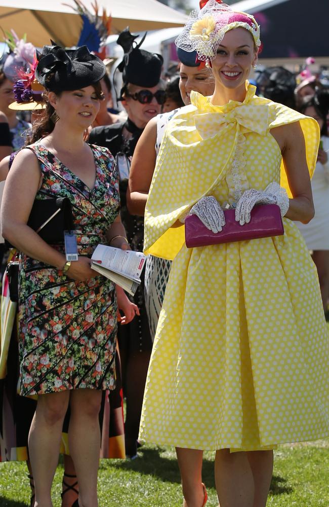 Melbourne Cup 2015: Racegoers’ fashion hits and misses | news.com.au ...