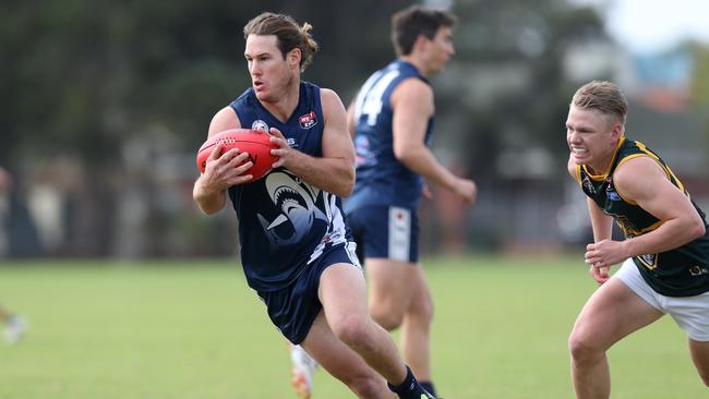 Michael Gautesen (Henley) with the ball during the first quarter against Pembroke. Picture: Stephen Laffer