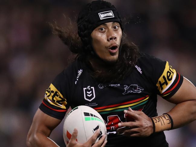 PENRITH, AUSTRALIA - AUGUST 04: Jarome Luai of the Panthers runs the ball during the round 23 NRL match between Penrith Panthers and Melbourne Storm at BlueBet Stadium on August 04, 2023 in Penrith, Australia. (Photo by Jason McCawley/Getty Images)