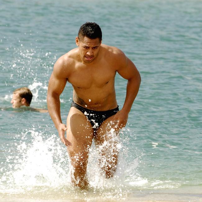 DECEMBER 2, 2006 : Lelea Paea during Gold Coast Titans NRL pre season training at Currumbin on the Gold Coast, 02/12/06.