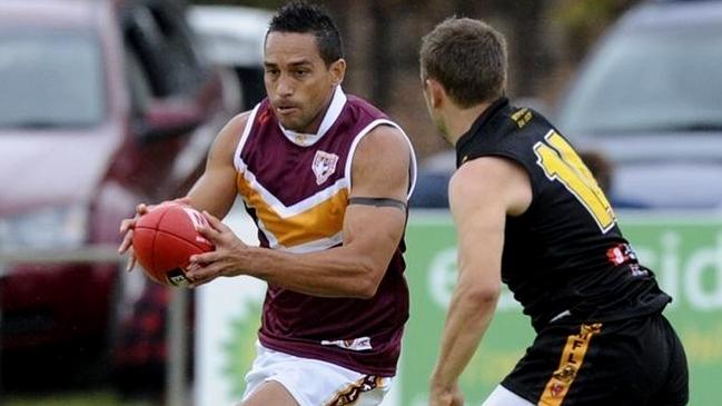 Andrew McLeod playing for Meningie against Gene Robinson for Mypolonga.