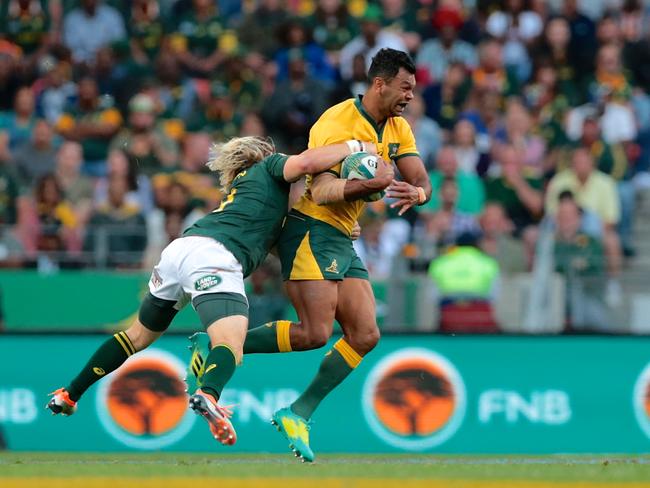 Faf de Klerk of South Africa tackles Kurtley Beale of Australia. Picture: Getty Images