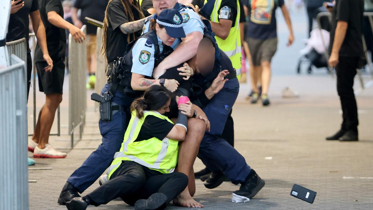 A phone fell to the ground amid the scuffle. Picture: NCA NewsWire/Damian Shaw