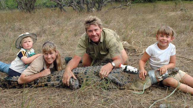 Steve Irwin with his family - son Robert, wife Terri and daughter Bindi.