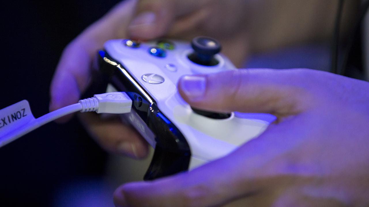 CHIBA, JAPAN - SEPTEMBER 21: A visitor plays the Final Fantasy XV video game on the Microsoft Corp. Xbox One gaming console in the Square Enix Holdings Co. booth during the Tokyo Game Show 2017 at Makuhari Messe on September 21, 2017 in Chiba, Japan. The annual game show, which features games from 345 exhibitors for various platforms from game consoles to mobile phones, takes place September 21-24 and will feature eSports. (Photo by Tomohiro Ohsumi/Getty Images)