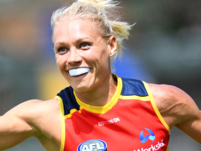 ADELAIDE, AUSTRALIA - FEBRUARY 17:  Erin Phillips of the Adelaide Crows celebrates her snap goal during the round three AFLW match between the Adelaide Crows and the Western Bulldogs at Norwood Oval on February 17, 2018 in Adelaide, Australia.  (Photo by Mark Brake/Getty Images)