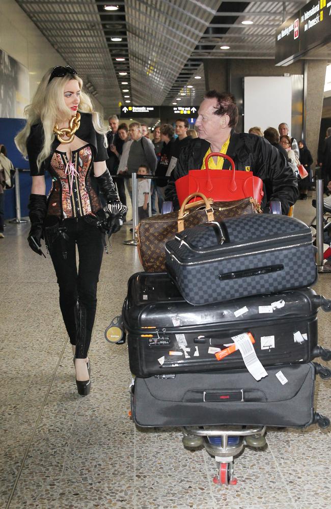 Geoffrey Edelstens New Squeeze Gabi Grecko Dishes Out Some Dating Advice After Landing Back In 