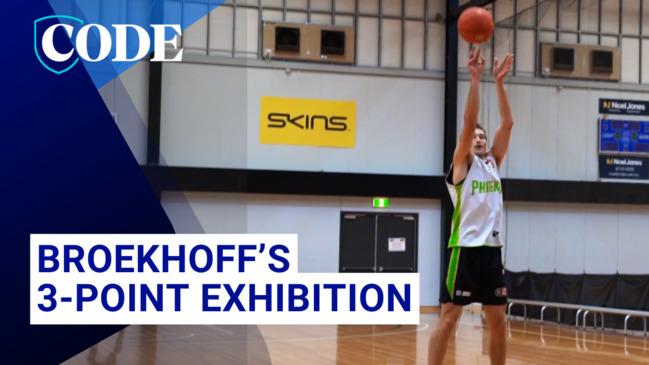 Ryan Broekhoff drains 43 threes in a row