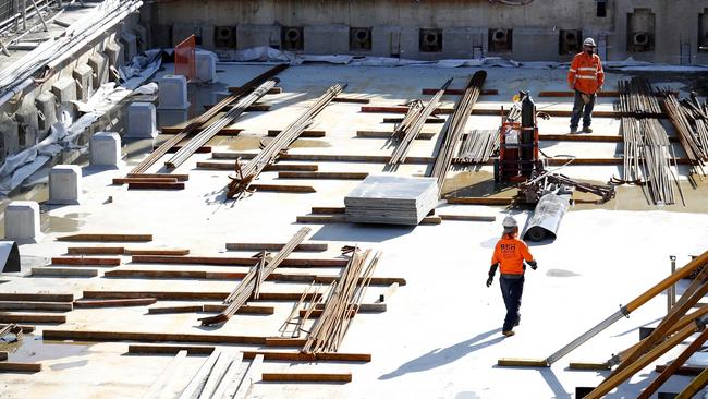 Work on Sydney’s contruction sites carry on almost as normal. Picture: NCA NewsWire / Nikki Short