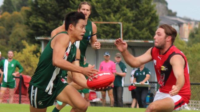 Lincoln Wong on the go for Wantirna South. Picture: Adrian Waller