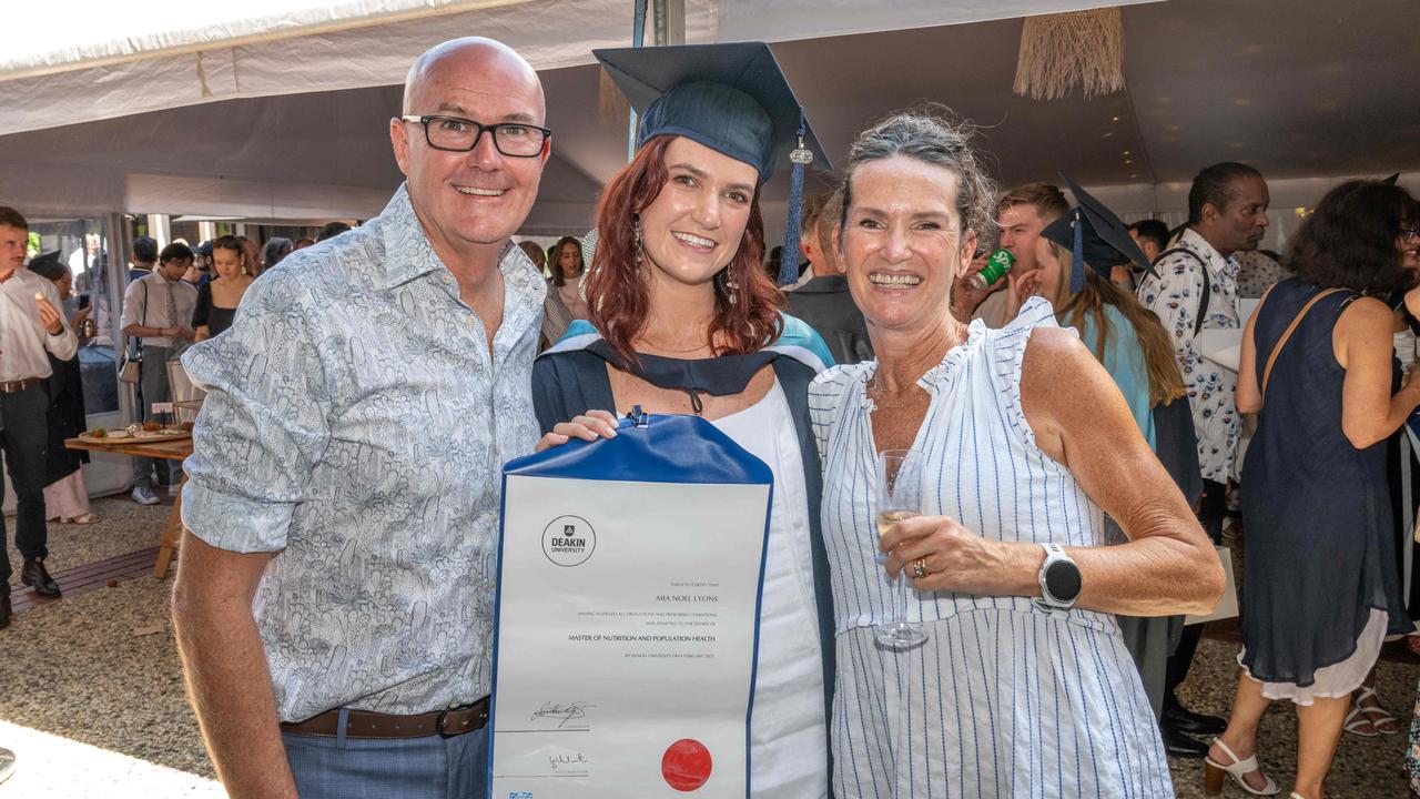 04-02-2025 Deakin Graduation Bachelor of Exercise and Sport Science, Matthew Lyons, Mia Lyons and Cassandra Lyons