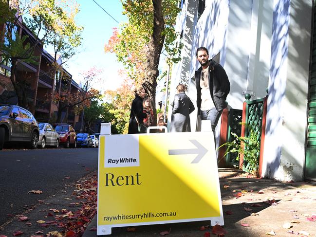 SYDNEY, AUSTRALIA - NewsWire Photos,June 4, 2022: Sydney-siders view properties in Surry Hills for rent as prospective tenants are having difficulties securing rental properties. Picture: NCA NewsWire / Jeremy Piper