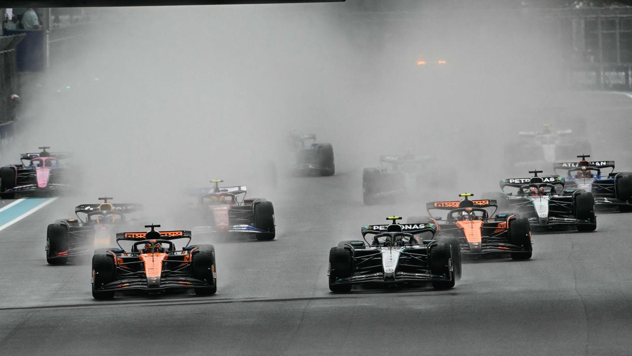Oscar Piastri and Andrea Kimi Antonelli race into Turn 1. Photo by Chandan Khanna / AFP.