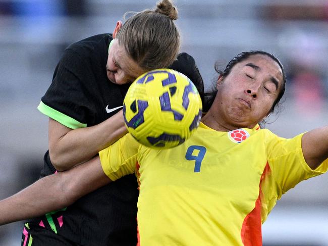 SAN DIEGO, CALIFORNIA - FEBRUARY 26: Clare Hunt #4 of Australia heads the ball over Mayra RamÃ­rez #9 of Columbia during the first half of the 2025 SheBelieves Cup match between Australia and Colombia at Snapdragon Stadium on February 26, 2025 in San Diego, California.   Orlando Ramirez/Getty Images/AFP (Photo by Orlando Ramirez / GETTY IMAGES NORTH AMERICA / Getty Images via AFP)