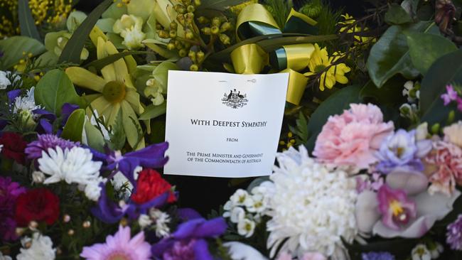 Mr Albanese pays his respects. Picture: NCA NewsWire / Martin Ollman