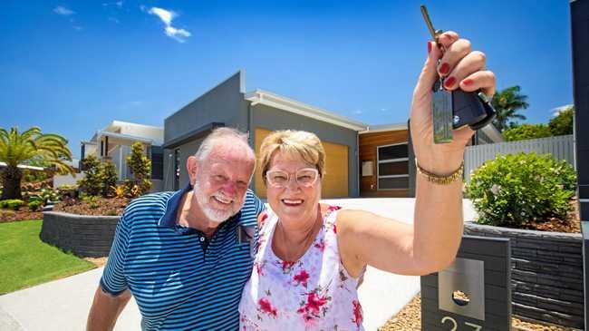 Tom and Carol Blacklaw_with the keys to their home in Sage Landing Stage One at Buderim.