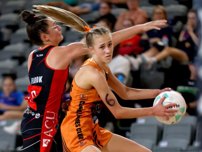 Tigers player with the ball Sarah Joyce and Cougars player Bronte Flook, playing in the Netball QLD u16 Grand Final, Nissan Arena Nathan, on Tuesday 20th September 2022 - Photo Steve Pohlner