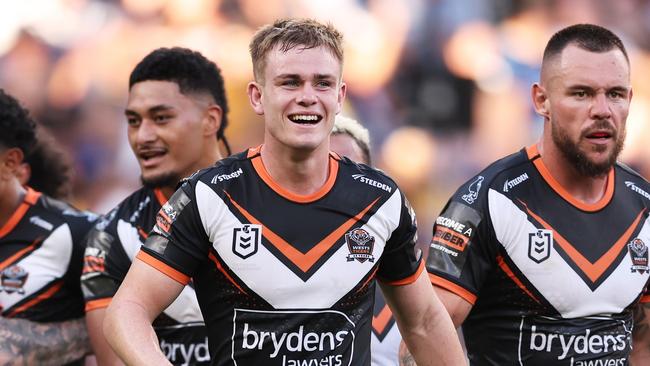 SYDNEY, AUSTRALIA - APRIL 01:  Lachlan Galvin of the Tigers celebrates victory with team mates after the round four NRL match between Parramatta Eels and Wests Tigers at CommBank Stadium, on April 01, 2024, in Sydney, Australia. (Photo by Matt King/Getty Images)