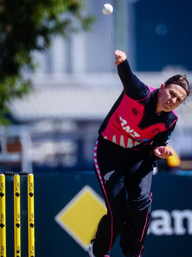 New Zealand bowler Hayley Jensen during the first Twenty20 cricket match between Australia and New Zealand at Alan Border Field in Brisbane on September 26, 2020. (Photo by Patrick HAMILTON / AFP)